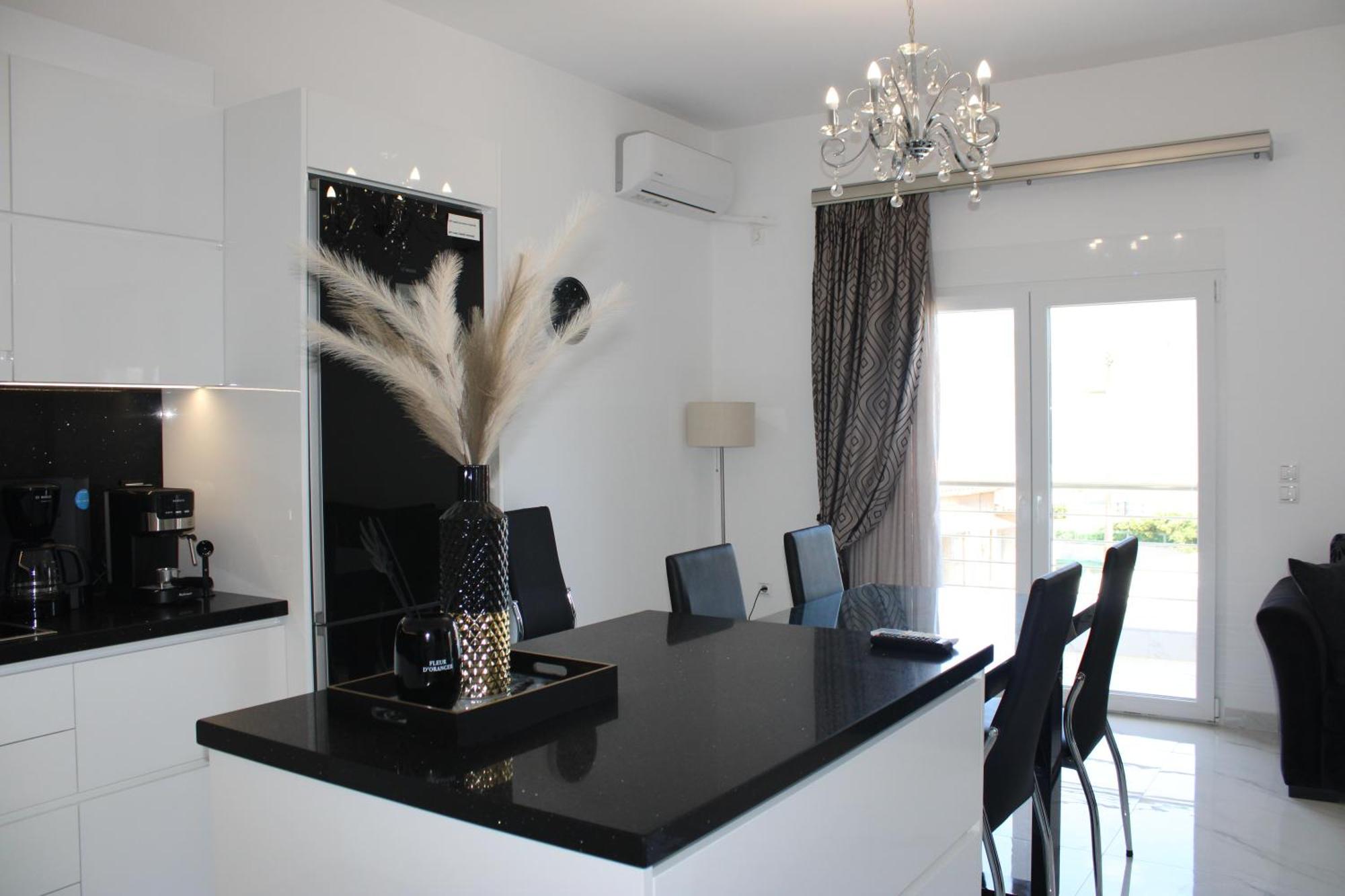 דירות Corinth Black & White Seaside House Kalamia מראה חיצוני תמונה